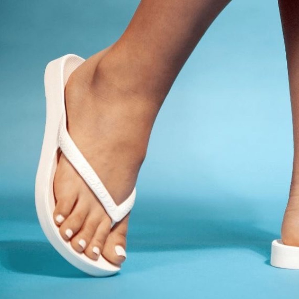 Archies Flip Flops - White size 7